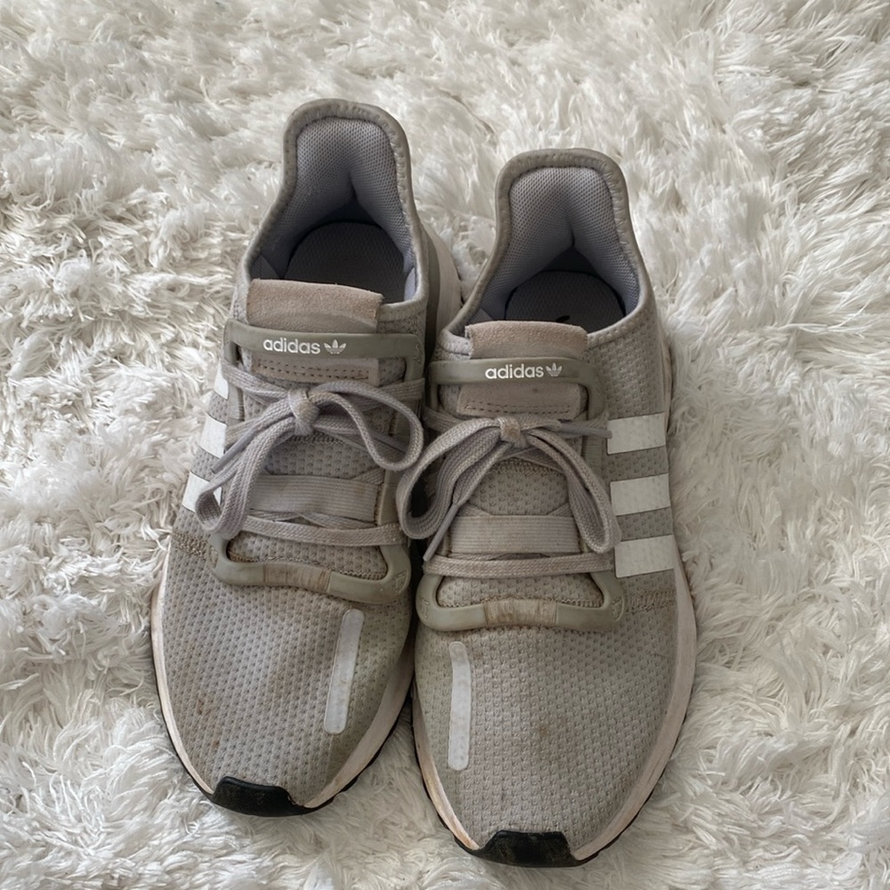 Adidas Sneakers